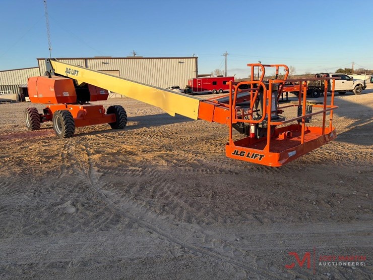 2015-jlg-800s-image-3
