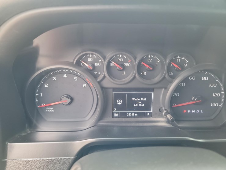 2021-chevrolet-3500-image-12