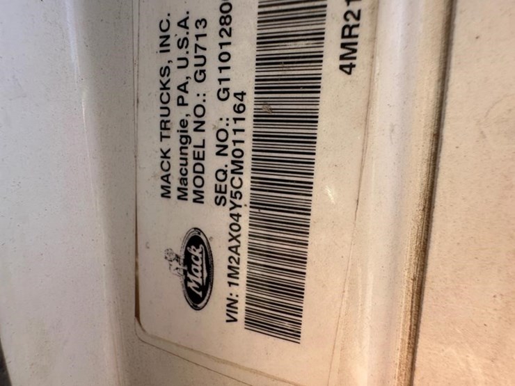 2012-mack-granite-gu713-image-15