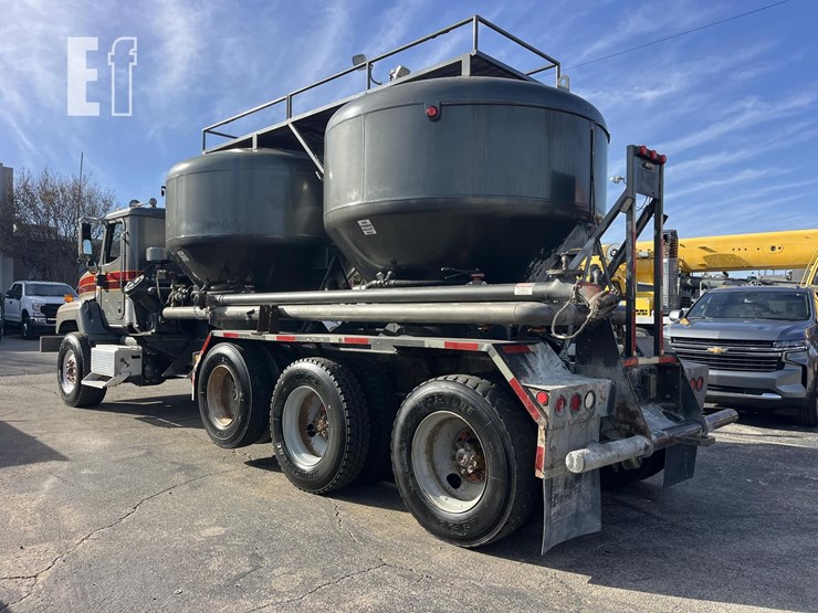 2004-international-paystar-5600-image-5