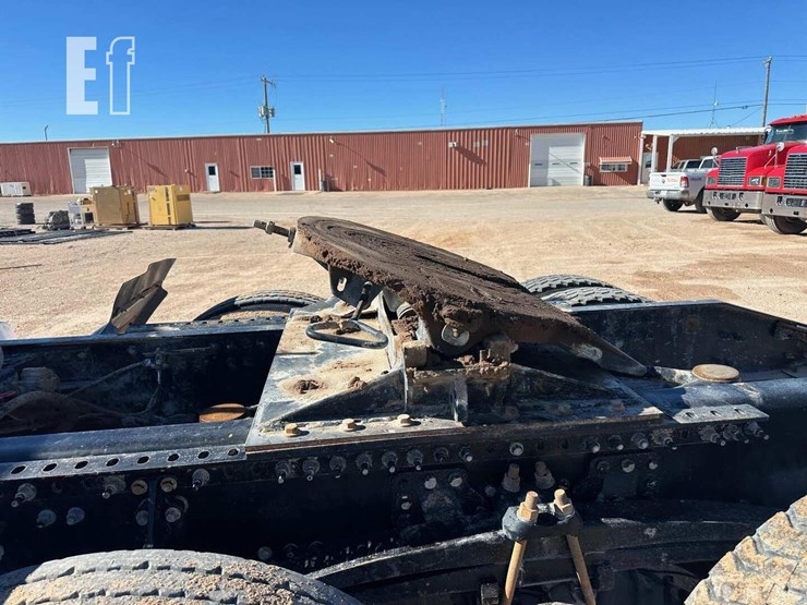 2020-mack-granite-64ft-image-6