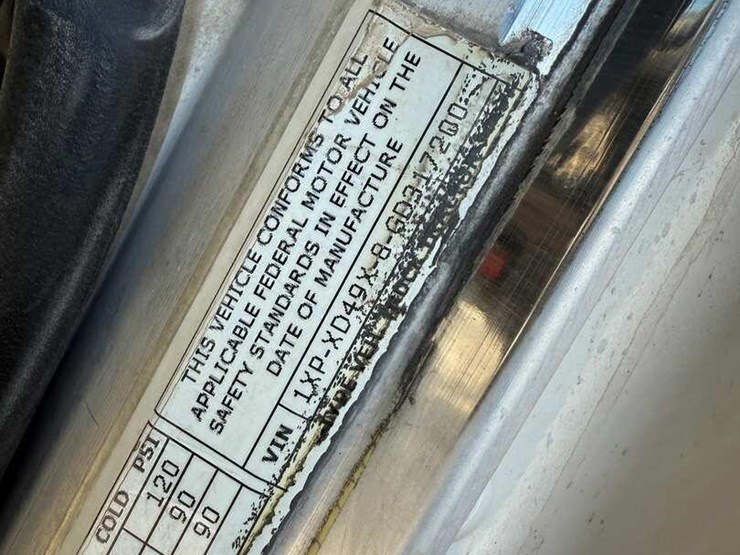 2016-peterbilt-389-image-1