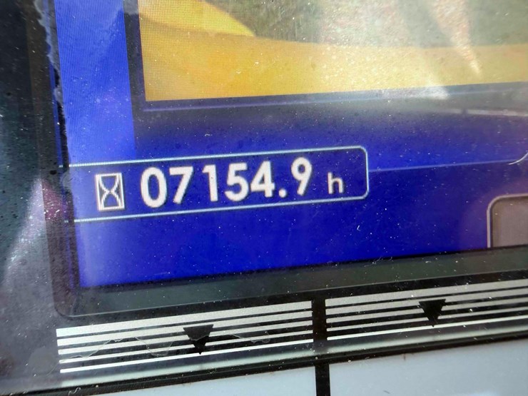 2021-komatsu-pc210-lc-11-image-29