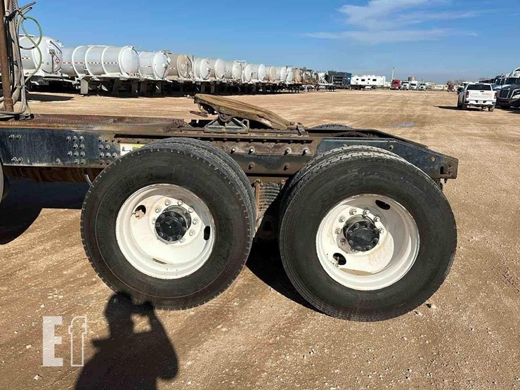 2012-mack-pinnacle-chu613-image-6