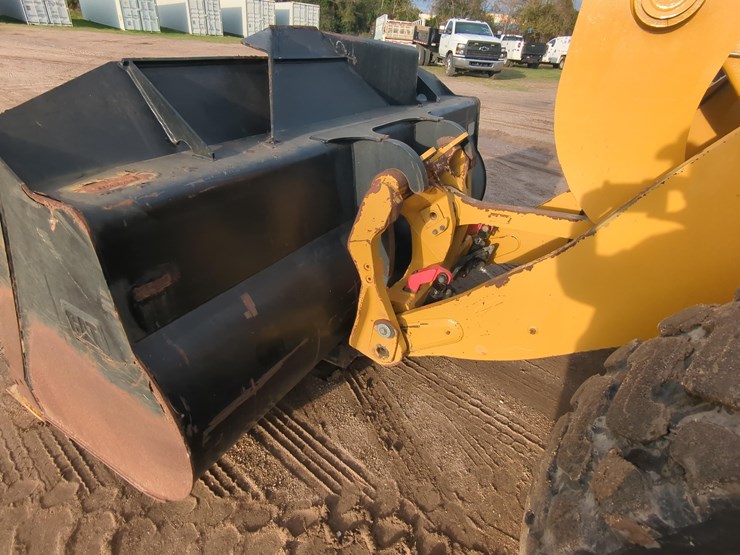 2019-caterpillar-938m-image-8