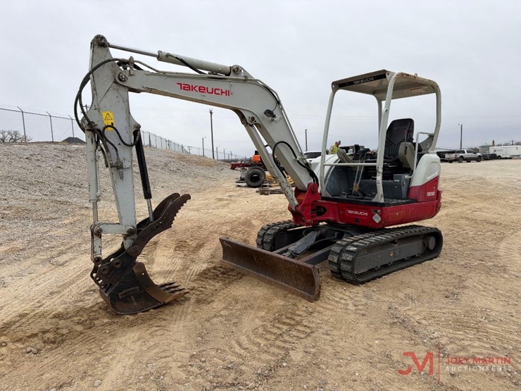 takeuchi-tb240-image-3