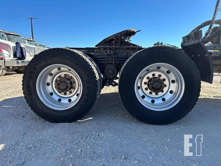 2020-mack-pinnacle-64t-image-12