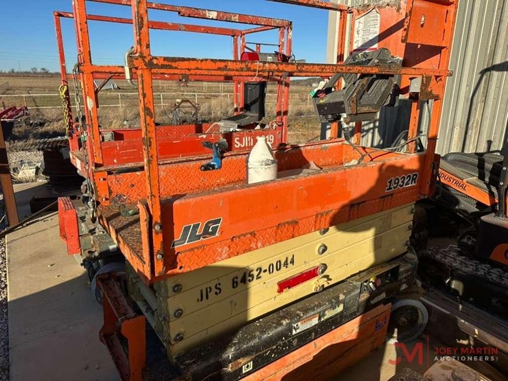 jlg-1932r-image-2