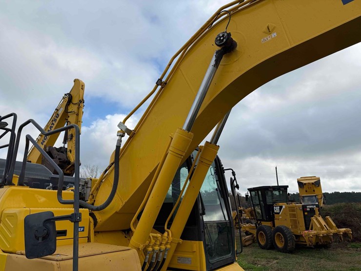 2021-komatsu-pc210-lc-11-image-11