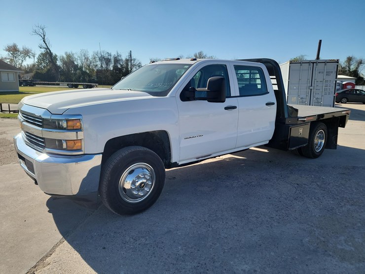 2018-chevrolet-3500-image-2