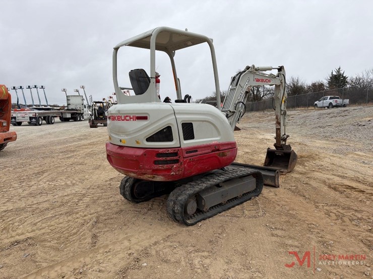 takeuchi-tb230-image-7