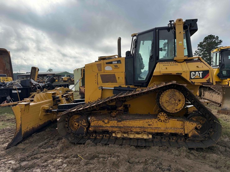 2017-caterpillar-d6n-lgp-image-1