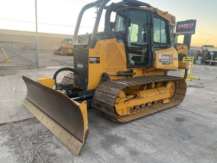 2023-deere-650k-lgp-image-1