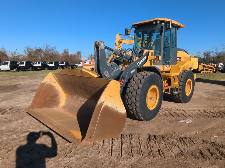 2023-deere-544p-image-2