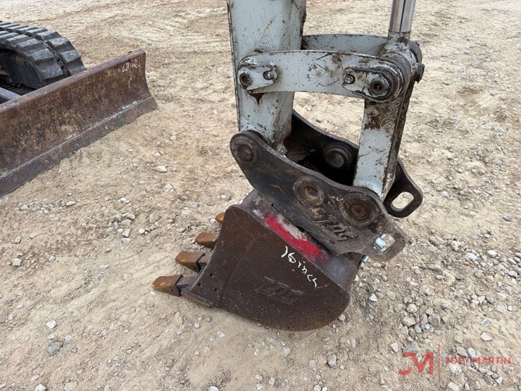 takeuchi-tb240-image-10