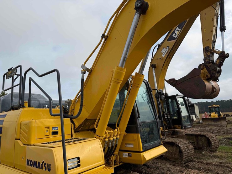 2021-komatsu-pc210-lc-11-image-12