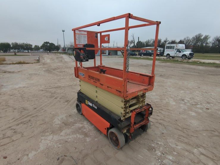 2018-jlg-1932r-image-5