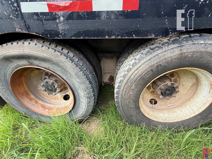 2007-mack-granite-cv713-image-25