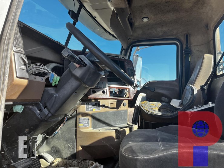 2012-mack-granite-gu713-image-10