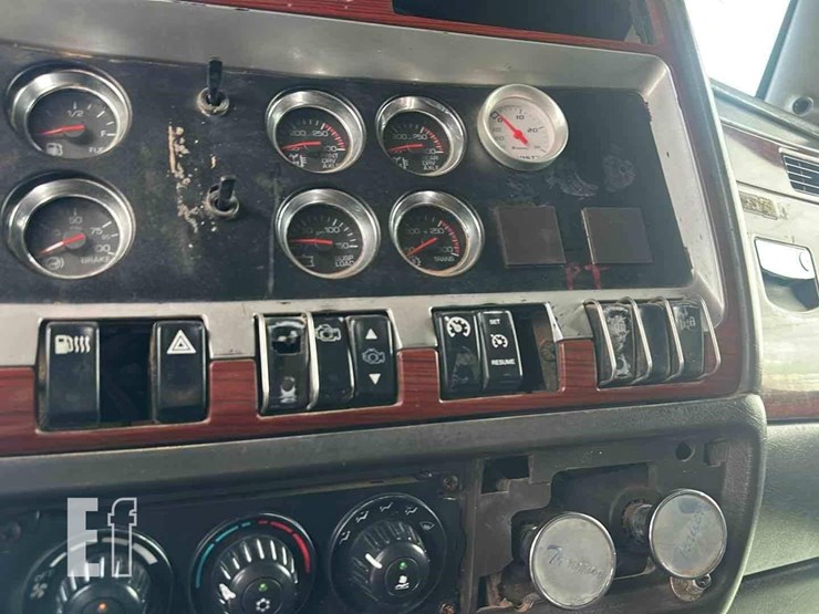 2006-kenworth-w900-image-12