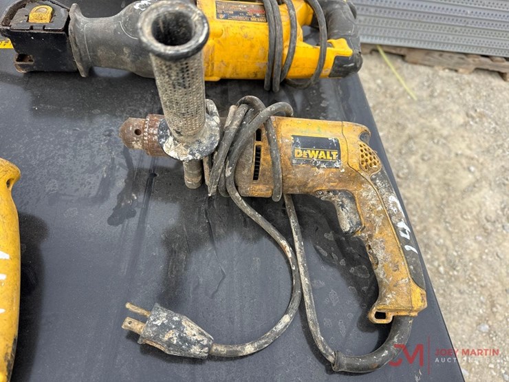 dewalt-electric-drill-image-1