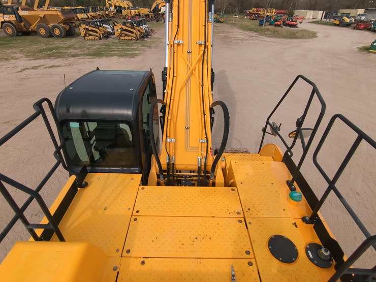 2020-jcb-js300-lc-image-17