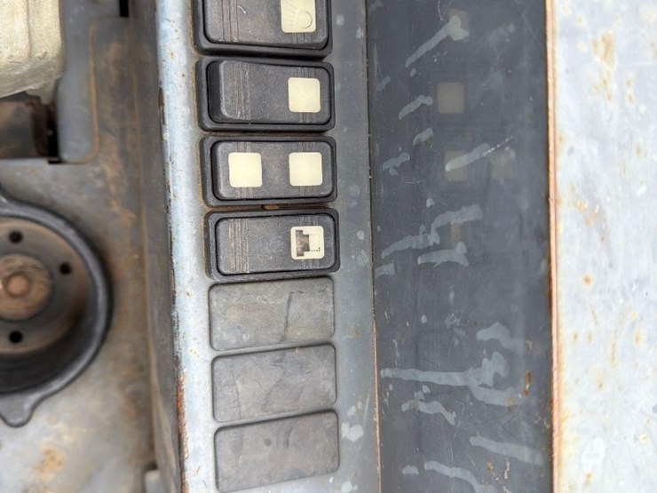 takeuchi-tb240-image-17