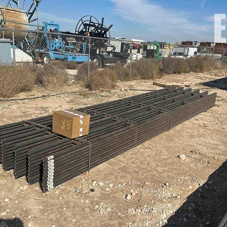 SET OF (10) ACE CATTLE PANELS W/CONNECTION JOINTS