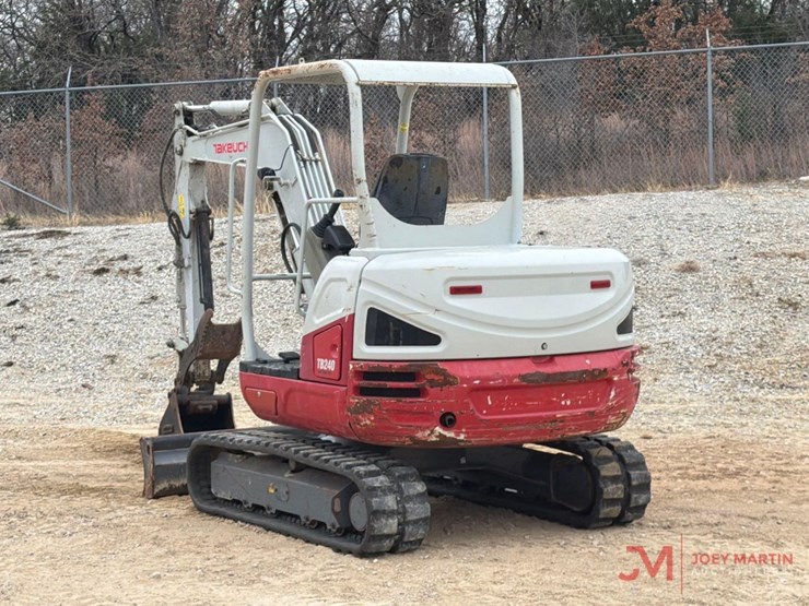 takeuchi-tb240-image-1