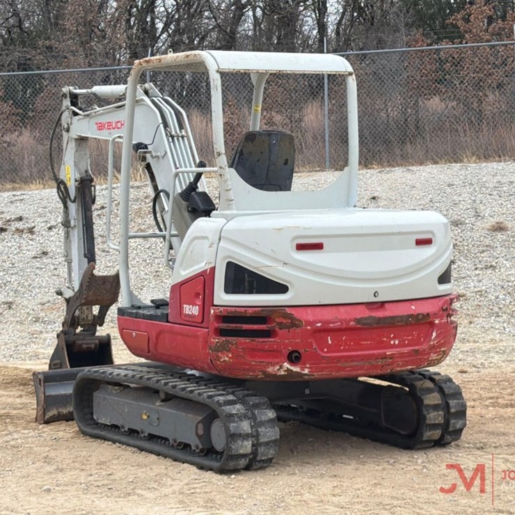TAKEUCHI TB240