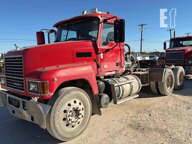 2020-mack-pinnacle-64t-image-2