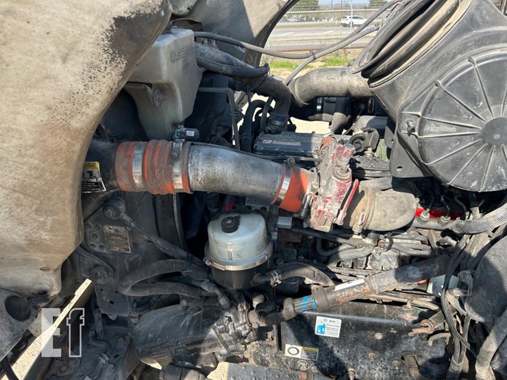 2009-peterbilt-340-image-13