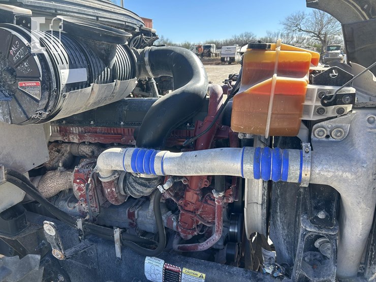 2020-mack-granite-64ft-image-16