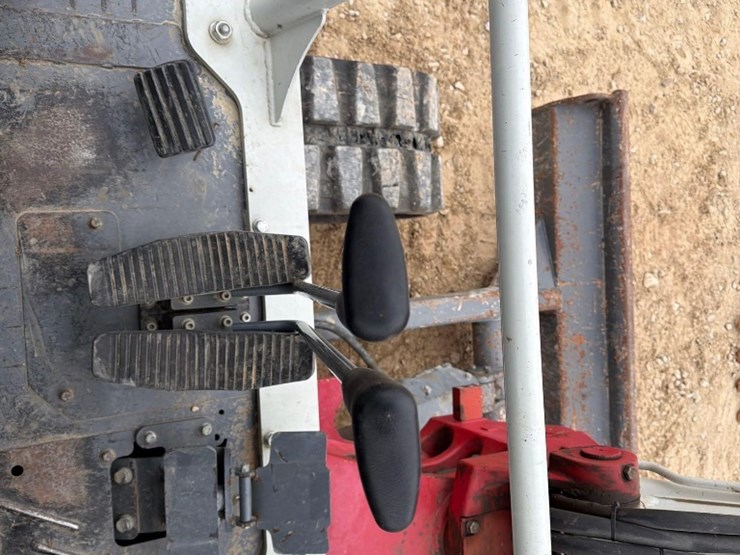 takeuchi-tb240-image-17