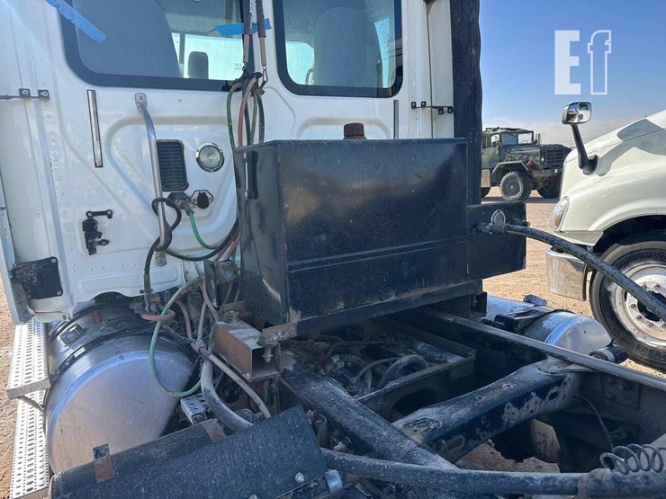 2013-freightliner-cascadia-125-image-6