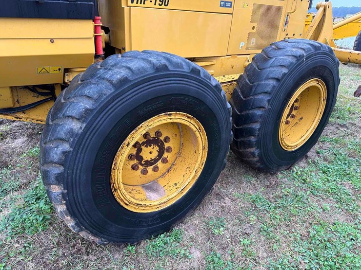 2017-caterpillar-140k-image-11