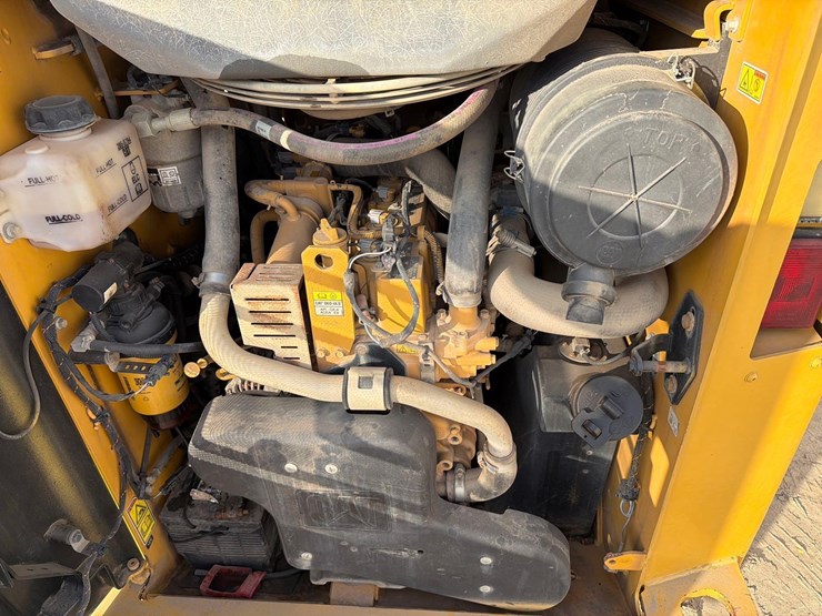 2021-caterpillar-259d3-image-8