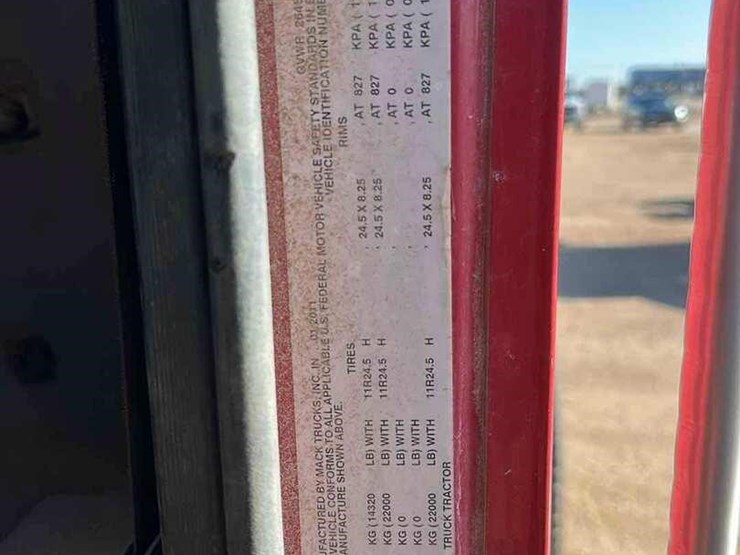 2012-mack-pinnacle-chu613-image-11