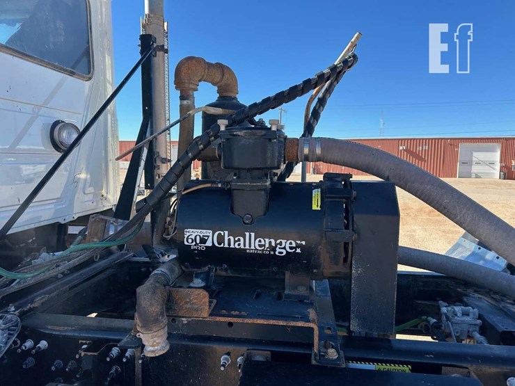 2020-mack-granite-64ft-image-5