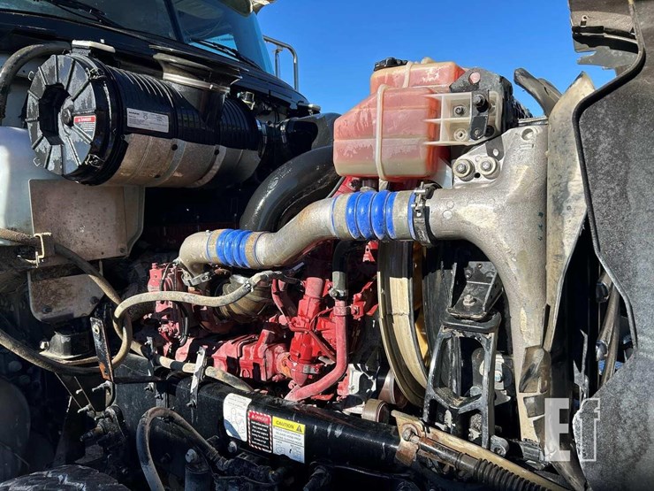 2020-mack-granite-64ft-image-14