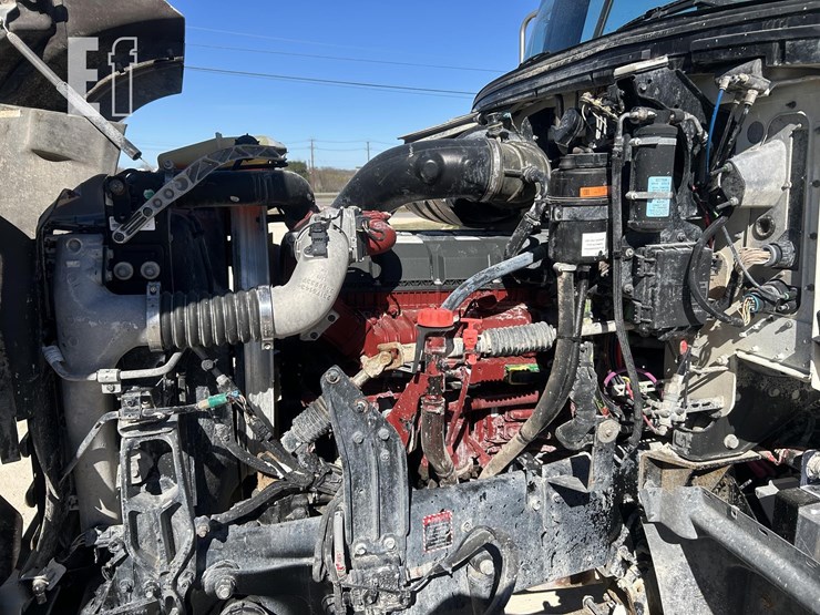 2020-mack-granite-64ft-image-15