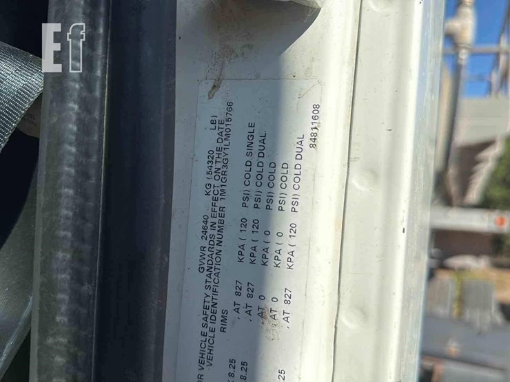 2020-mack-granite-64ft-image-9