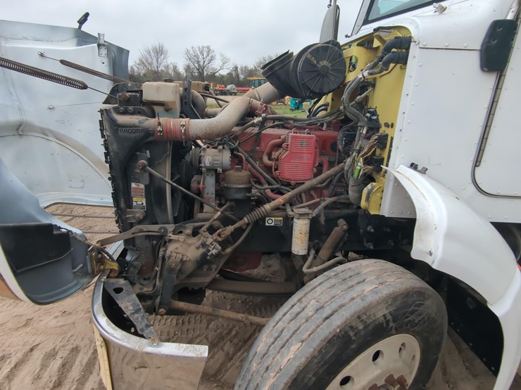 2010-peterbilt-truck-tractor-vn:110298-image-9