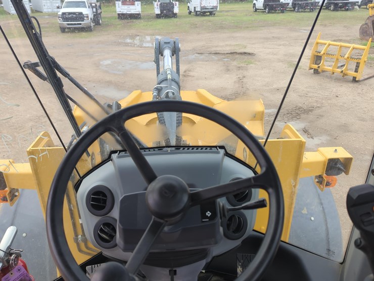 2023-deere-544p-image-17