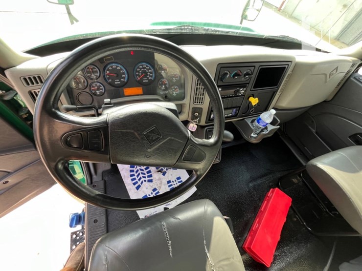 2019-international-durastar-4300-image-19