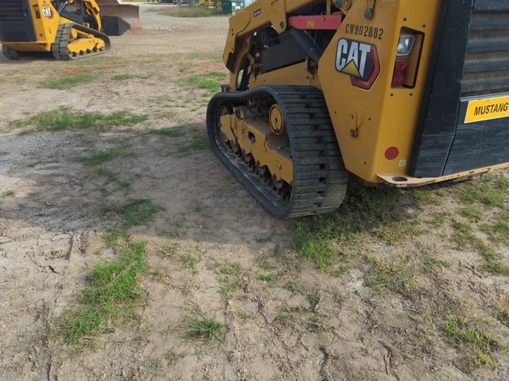 2020-caterpillar-259d3-image-5