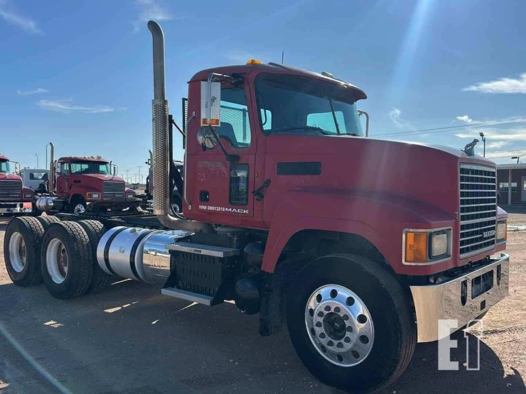 2013-mack-pinnacle-chu613-image-3