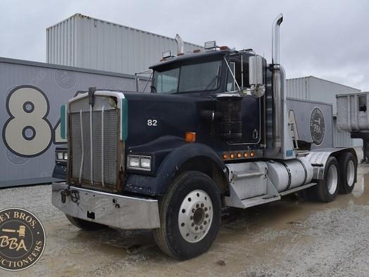 1982-kenworth-w900-image-1