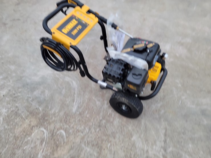 new-dewalt-dxpw3300-3300psi-pressure-washer-image-1