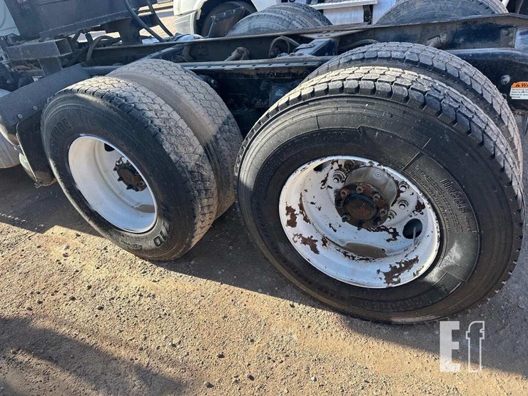 2013-freightliner-cascadia-125-image-6